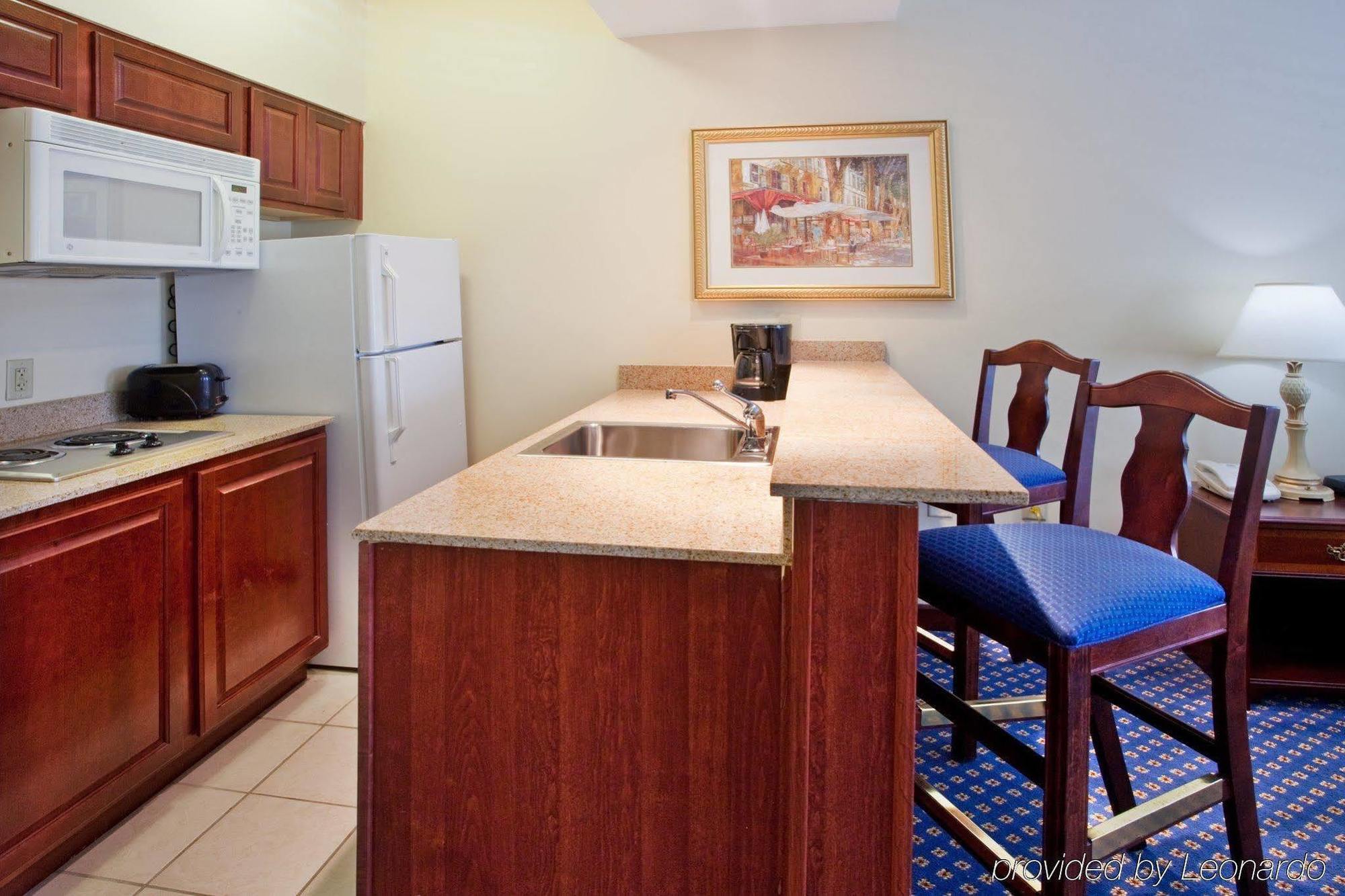 Staybridge Suites Savannah Historic District By Ihg Oda fotoğraf